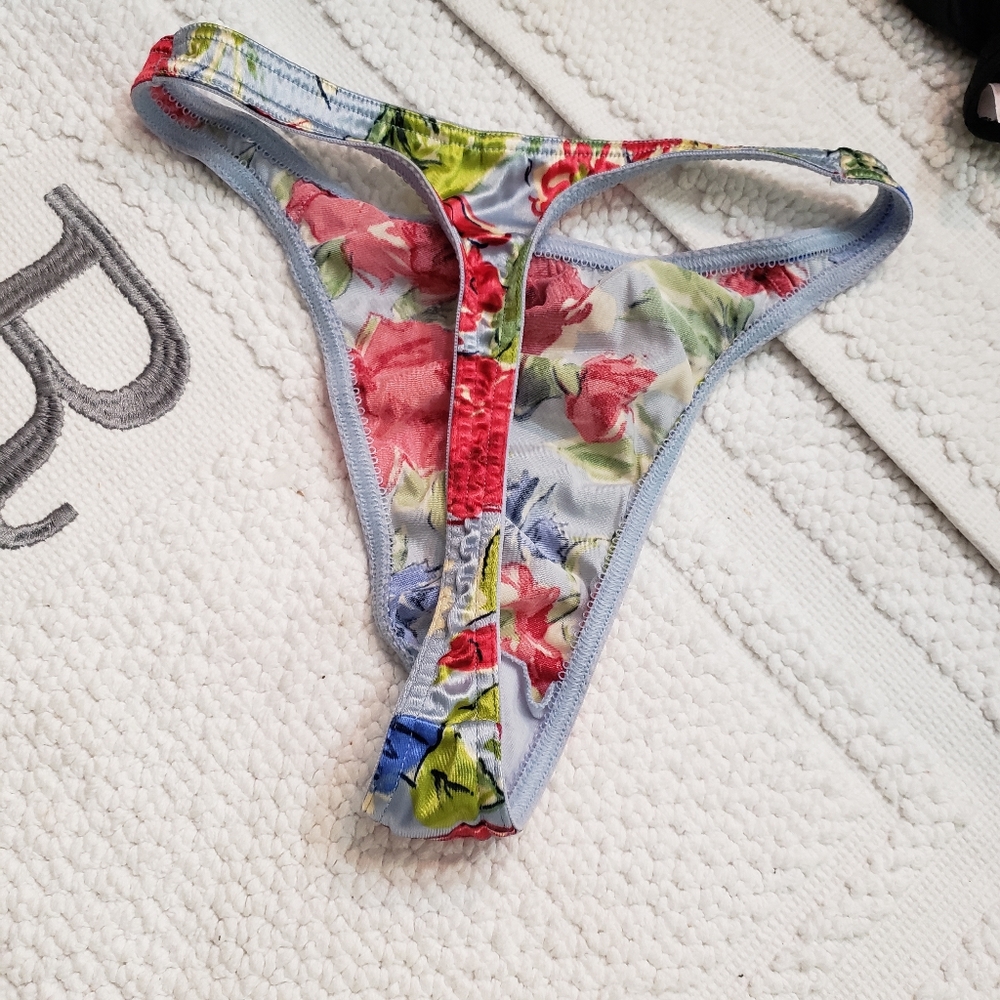 VINTAGE VICTORIA'S SECRET THONG - Picture 2 of 4